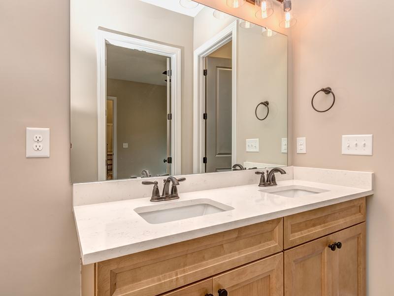 579HighlandRidgePt-33Guest-Bathroom