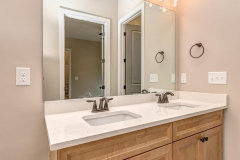 579HighlandRidgePt-33Guest-Bathroom