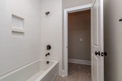 1626EnonCt-27Bathroom